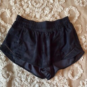 Black Camo Lululemon Hotty Hots Low Rise Lined 2.5 in.
